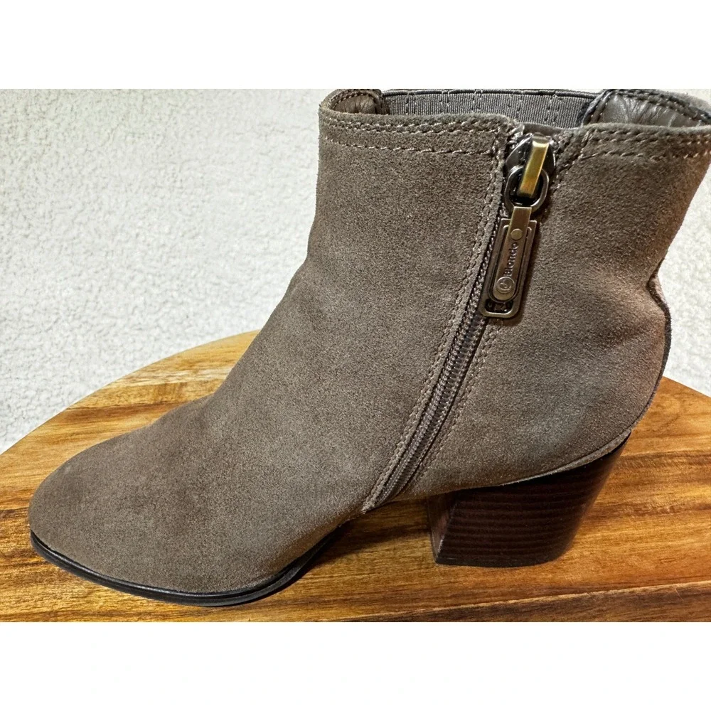 Blondo Waterproof Suede Ankle Boots Taupe Grey Stacked Block Heel Size‎ 8M B6745